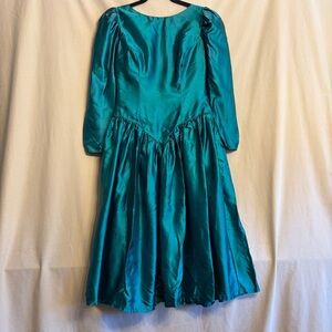 Green Formal Dress Women’s 7/8 Long-Sleeved With Bow Keyhole Back